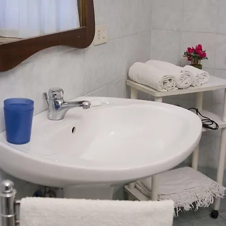 Night And Day Otel *