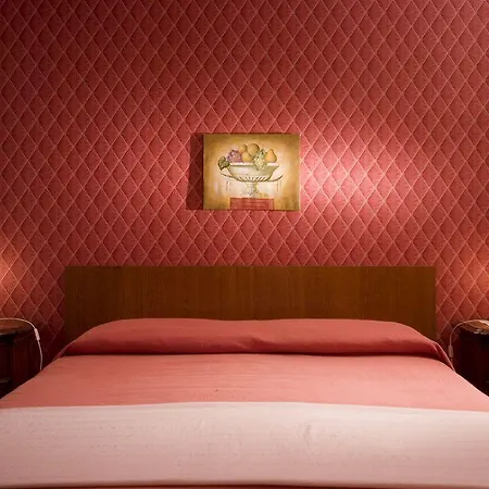 Night And Day Hotell *